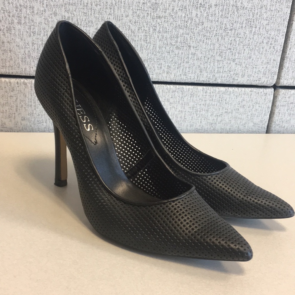 GUESS - black heels - size 8